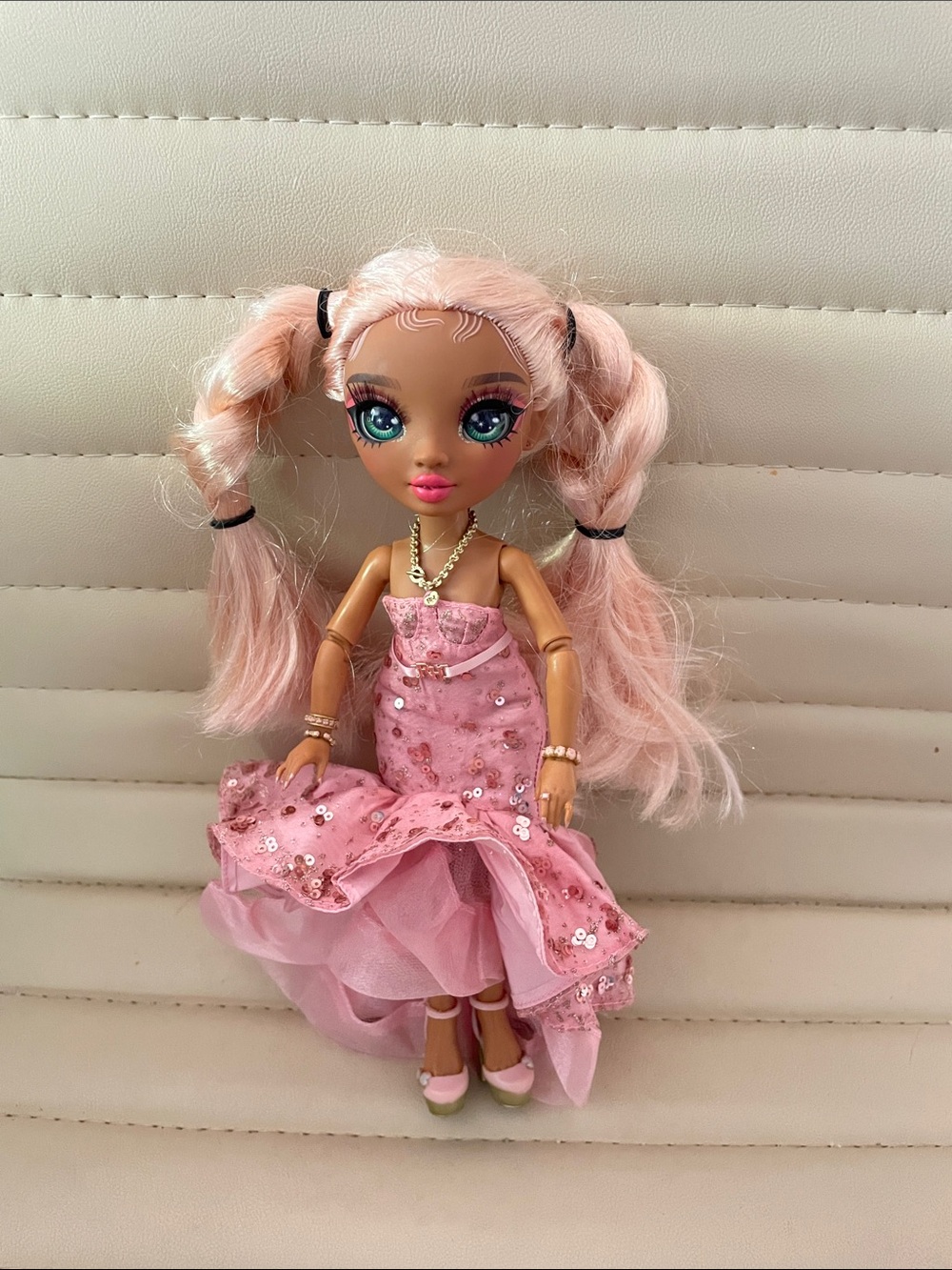 Rainbow high Sabrina St. Cloud , Sequin Party Doll with Pastel Pink Hair